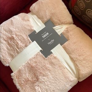 NEW Martha Stewart Faux Fur Throw